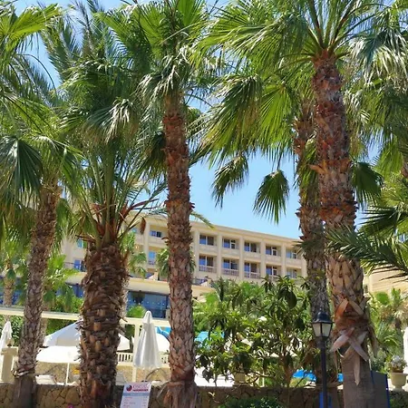 Oscar Beachfront & & Casino Hotel