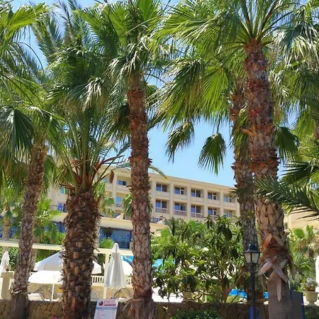 Oscar Beachfront & & Casino Hotel
