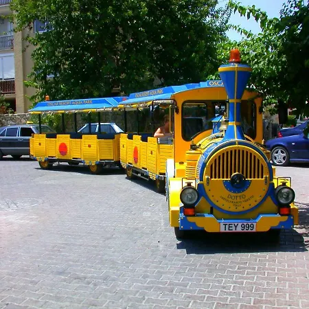 Oscar Beachfront & & Casino קיירניה