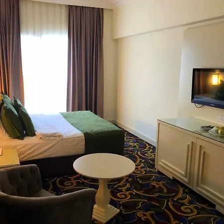 Oscar Beachfront & & Casino Hotel