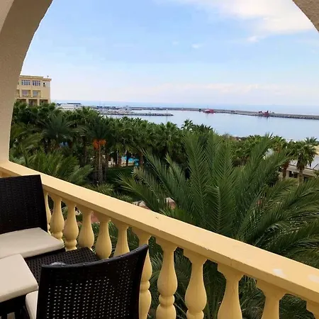 Oscar Beachfront & & Casino מלון קיירניה