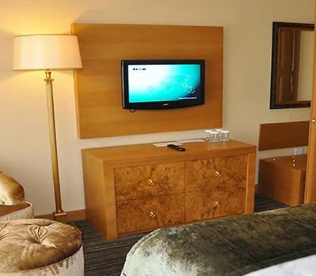 Oscar Beachfront & & Casino 4* קיירניה
