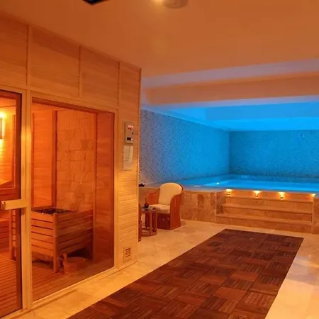 Oscar Beachfront & & Casino מלון 4*