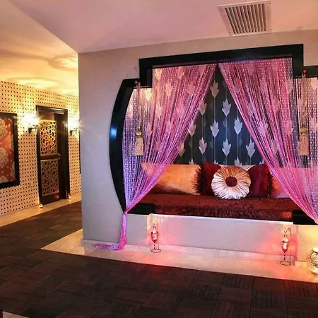 מלון Oscar Beachfront & & Casino