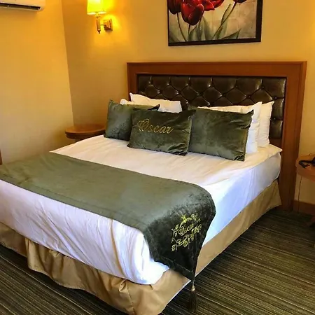 酒店 Oscar Beachfront & & Casino 凯里尼亚
