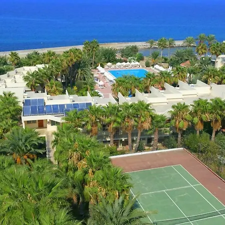 Oscar Beachfront & & Casino 凯里尼亚