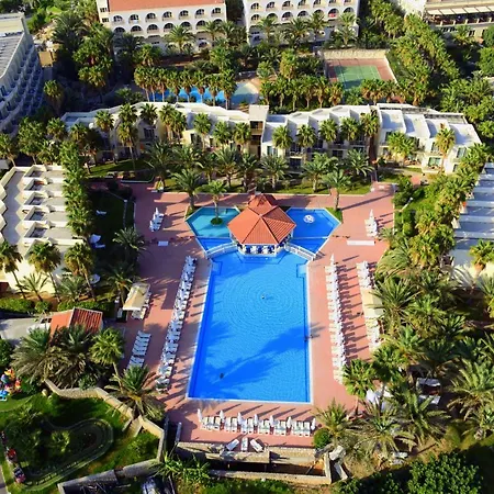 酒店 Oscar Beachfront & & Casino 4*