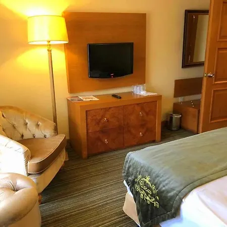 Oscar Beachfront & & Casino 酒店 凯里尼亚