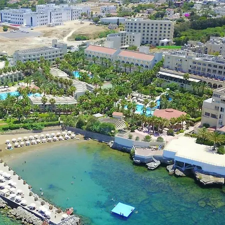 Oscar Beachfront & & Casino 凯里尼亚