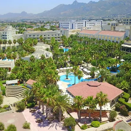 Oscar Beachfront & & Casino 凯里尼亚