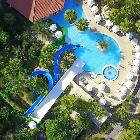 Oscar Beachfront & & Casino 凯里尼亚