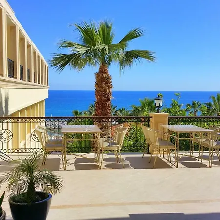 酒店 Oscar Beachfront & & Casino 凯里尼亚